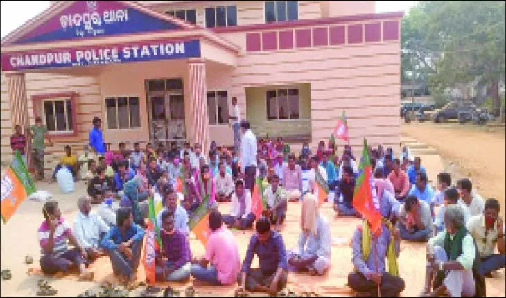 ଥାନାରେ ବିଜେପି କର୍ମୀଙ୍କ ଆତଙ୍କରାଜ