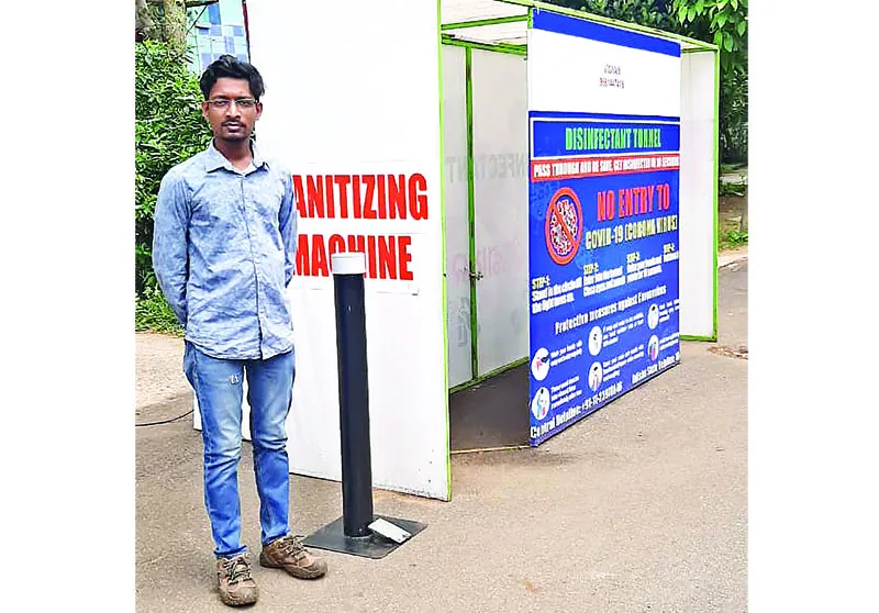 ଯୁବ ବୈଜ୍ଞାନିକରୁ ସାନିଟାଇଜର ମ୍ୟାନ୍‍