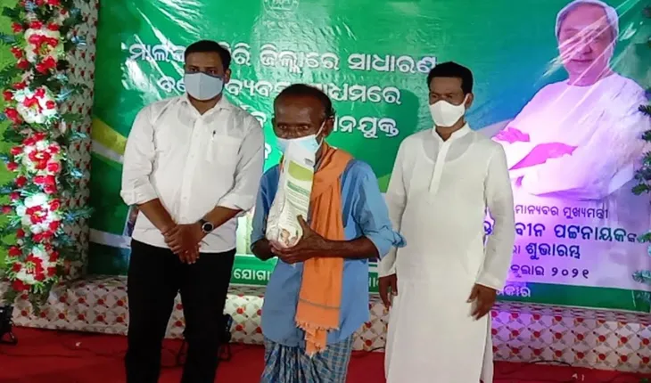 ଅପପୁଷ୍ଟି ରୋକିବା ପାଇଁ ଭିଟାମିନ୍ ଯୁକ୍ତ ଚାଉଳ ବଣ୍ଟନର ଶୁଭାରମ୍ଭ କଲେ ମୁଖ୍ୟମନ୍ତ୍ରୀ