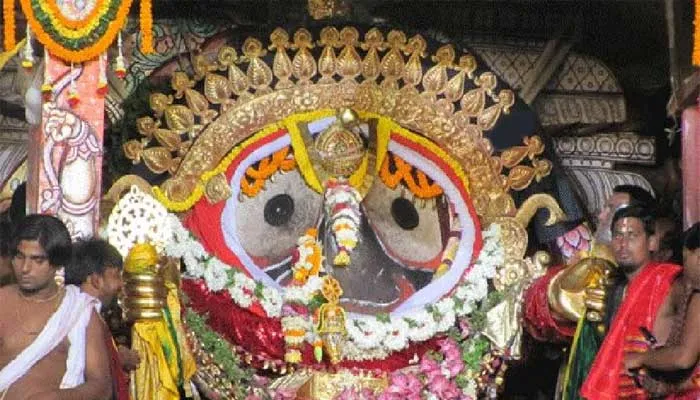 ମହାପ୍ରଭୁଙ୍କୁ ସୁନାବେଶରେ ଲାଗି ହେଲା ଭଙ୍ଗା କିରୀଟ