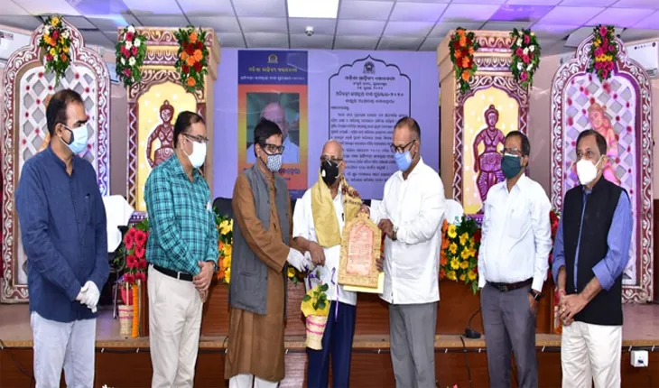 ବିଶିଷ୍ଟ ଔପନ୍ୟାସିକ ଡ. ରାମଚନ୍ଦ୍ର ବେହେରାଙ୍କୁ ଅତିବଡ଼ୀ ଜଗନ୍ନାଥ ଦାସ ପୁରସ୍କାର ପ୍ରଦାନ