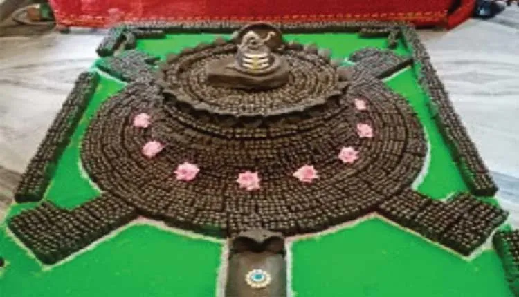 ଭାରତର ଏପରି ଏକ ମନ୍ଦିର ଯେଉଁଠି ଶ୍ରାବଣ ମାସରେ ନିତି ଗଢ଼ାଯାଏ ୭୦୦୦ ଶିବଲିଙ୍ଗ
