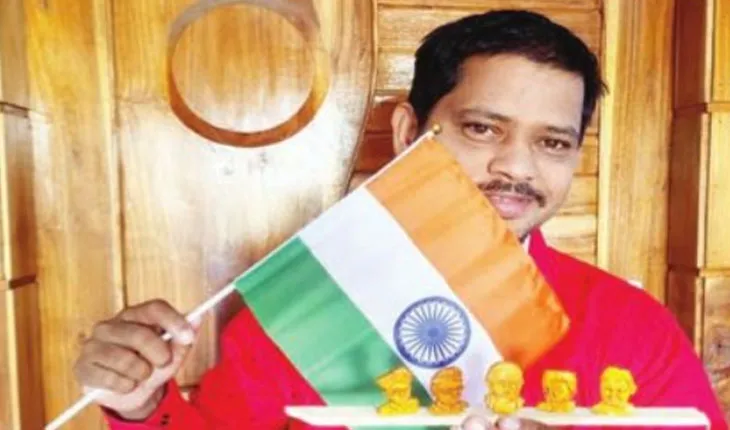 କାଠରେ ମହାପୁରୁଷଙ୍କ ପ୍ରତିମୂର୍ତ୍ତି ନିର୍ମାଣକଲେ ସତ୍ୟ