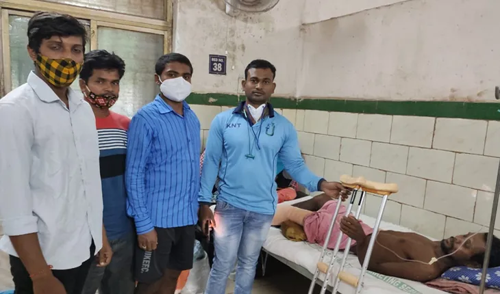 ଉଦ୍ୟମ ଟ୍ରଷ୍ଟ ପକ୍ଷରୁ ବିଦ୍ଯୁତ ତାର ସଂସ୍ପର୍ଶରେ ଆସି ଗୋଡ ହରାଇଥିବା ଚାଷୀଙ୍କୁ ଆଶା ବାଡ଼ି ପ୍ରଦାନ