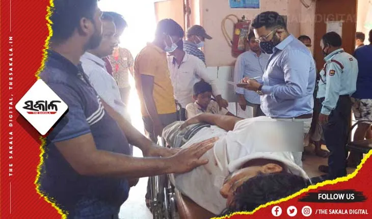 ପରୀକ୍ଷା ସାରି ଫେରୁଥିବା ବେଳେ ବାଇକକୁ ଧକ୍କା ଦେଲା ଆମ୍ବୁଲାନ୍ସ: ଦଶମ ଶ୍ରେଣୀ ଛାତ୍ର ସମେତ ୩ ଗୁରୁତର