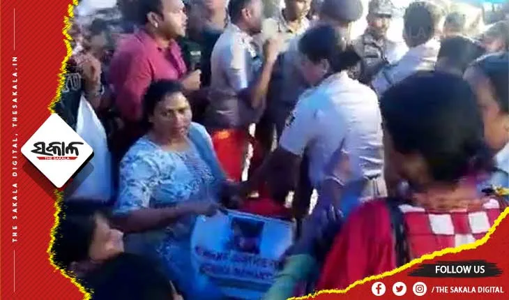 ଆନ୍ଦୋଳନବେଳେ ମାଆଙ୍କୁ ଉଠାଇନେଲା ପୁଲିସ