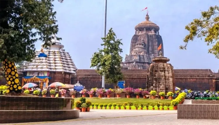 ଅଣସେବାୟତ ପ୍ରବେଶକୁ ନେଇ ଲିଙ୍ଗରାଜ ମନ୍ଦିରର ଦୁଇ ସେବାୟତ ଗୋଷ୍ଠୀଙ୍କ ମଧ୍ୟରେ ବିବାଦ; ଉପାସରେ ମହାପ୍ରଭୁ ଶ୍ରୀଲିଙ୍ଗରାଜ