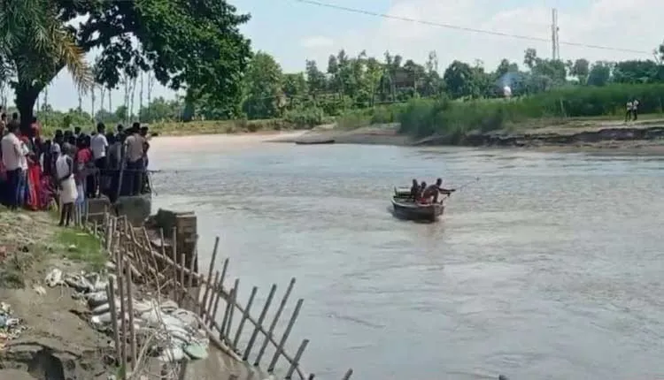 ବିହାରର ମୁଜାଫରପୁରରେ ଅଭାବନୀୟ ଘଟଣା: ଡଙ୍ଗା ଓଲଟି ୧୪ ନିଖୋଜ ୨୦ ଉଦ୍ଧାର