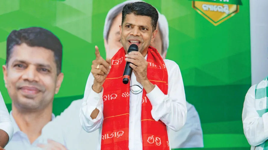 ଜଣେ କେନ୍ଦ୍ରମନ୍ତ୍ରୀ ଓ ଭୁବନେଶ୍ୱର ସାଂସଦଙ୍କ ପାଇଁ ଶ୍ରୀମନ୍ଦିର ପରିକ୍ରମା ପ୍ରକଳ୍ପ-ଏକାମ୍ର ପ୍ରକଳ୍ପ କାମ ବିଳମ୍ବ ହେଲା: କାର୍ତ୍ତିକ ପାଣ୍ଡିଆନ