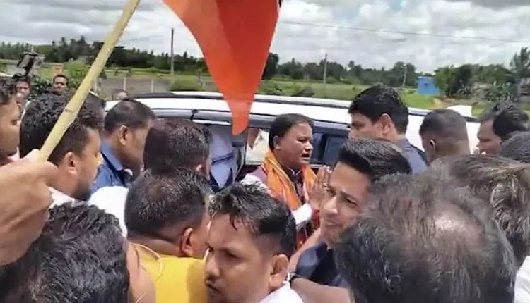 ମୁଖ୍ୟମନ୍ତ୍ରୀଙ୍କୁ ସ୍ୱାଗତ ବେଳେ ହଙ୍ଗାମା: ବିଜେପି କର୍ମୀ ଓ ସ୍ୱାଧୀନ ବିଧାୟକଙ୍କ ସମର୍ଥକ ମୁହାଁମୁହିଁ