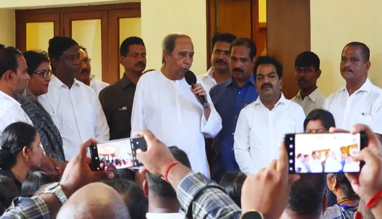 ବିଜେଡି ସୁପ୍ରିମୋଙ୍କୁ ଭେଟିଲେ ବିଭିନ୍ନ ଜିଲ୍ଲାର ପ୍ରତିନିଧି, ବିଭିନ୍ନ ସମସ୍ୟା ସମ୍ପର୍କରେ କଲେ ଆଲୋଚନା