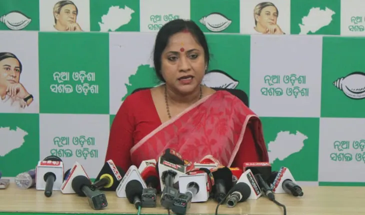 ମୁଖ୍ୟମନ୍ତ୍ରୀଙ୍କ ରୋଡ଼ ଶୋ' ପାଇଁ ରାସ୍ତାରେ ବିଜେପିର ଷ୍ଟେଜ କରାଯିବା ପ୍ରସଙ୍ଗକୁ ନେଇ ବର୍ଷିଲା ବିଜେଡି