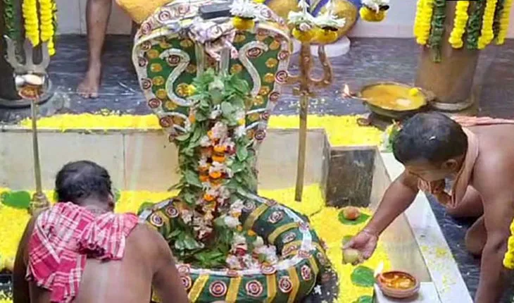 ଚନ୍ଦ୍ରଚୂଡ ବେଶରେ ଦର୍ଶନ ଦେଉଛନ୍ତି ବାବା ଧବଳେଶ୍ଵର