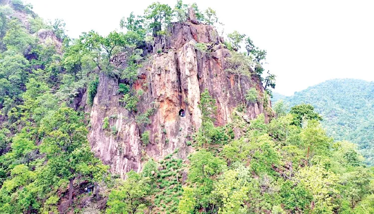 ପ୍ରକୃତିର ଅପାର ଦାନ: ଦେଉଳଝରି