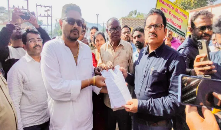 ଲାଞ୍ଜିଗଡ଼କୁ ବକ୍ସାଇଟ୍‌ ଖଣି ଦାବି କଲେ ଅଞ୍ଚଳବାସୀ, କଳାହାଣ୍ଡିର ବିକାଶ ପାଇଁ ଲୋଡିଲେ ମୁଖ୍ୟମନ୍ତ୍ରୀଙ୍କ ହସ୍ତକ୍ଷେପ