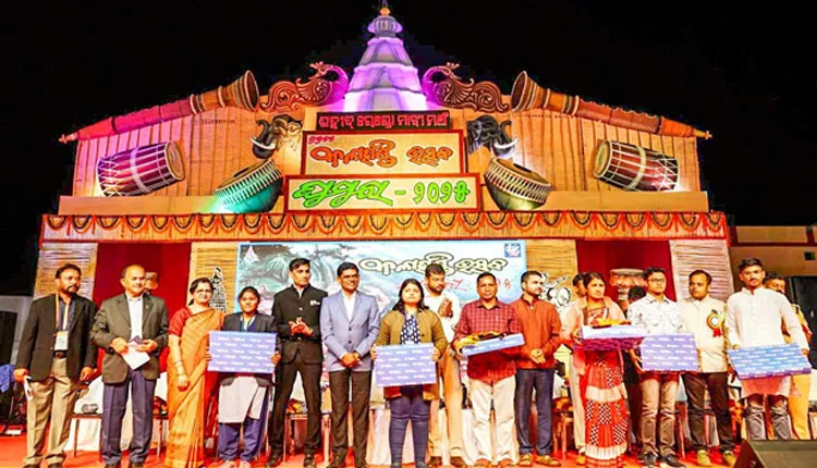 ‘ଘୁମୁରା’ ଉତ୍ସବରେ କଳାହାଣ୍ଡିର ଯୁବ ପ୍ରତିଭାଙ୍କୁ ସମ୍ବର୍ଦ୍ଧିତ କଲା ବେଦାନ୍ତ