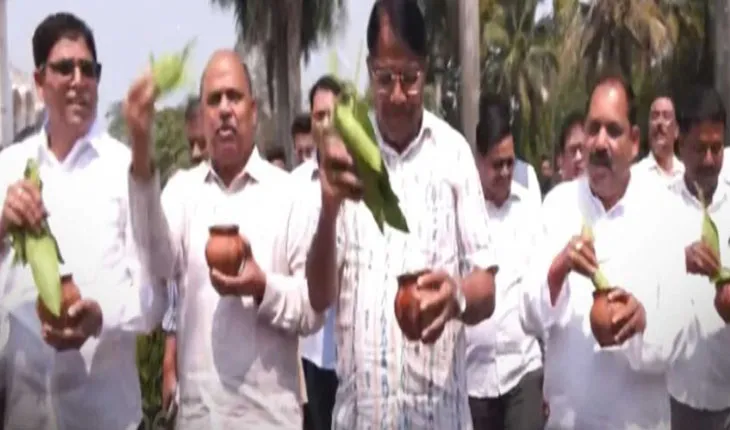 ବିଜେଡିର ଅଭିନବ ପ୍ରତିବାଦ, ବିଧାନସଭାରେ ଗଙ୍ଗା ଜଳ ସିଞ୍ଚିଲା ବିଜେଡି