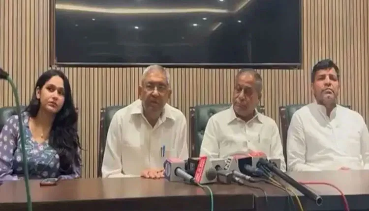 ଆମ୍‌ ଆଦ୍‌ମୀ ପାର୍ଟି ଛାଡ଼ିଲେ ୧୫ କର୍ପୋରେଟର