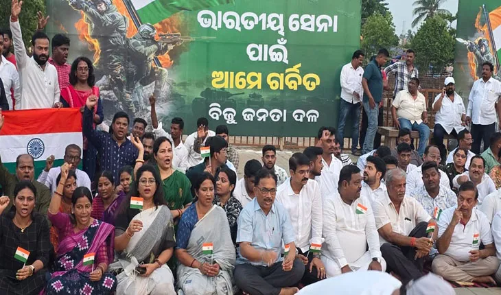 ଦେଶର ଯବାନ ମାନଙ୍କ ମଙ୍ଗଳ କାମନା କରି ବିଜେଡି ତରଫରୁ ସାମୁହିକ ଦୀପଦାନ