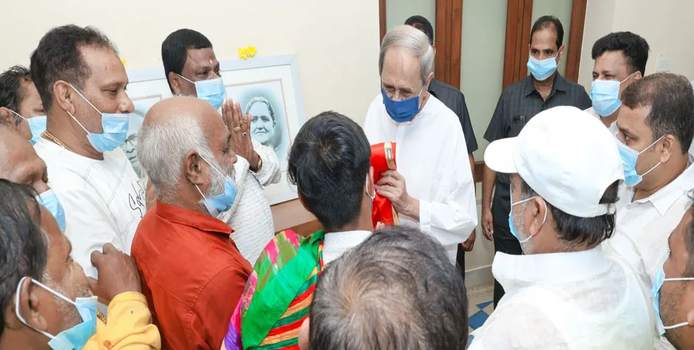 ବିରୋଧୀ ଦଳ ନେତାଙ୍କୁ ଭେଟିଲେ ପୁରୀ ଛତିଶା ନିଯୋଗ ସେବାୟତ, ରଥ ଯାତ୍ରା ପାଇଁ କଲେ ଆମନ୍ତ୍ରଣ….