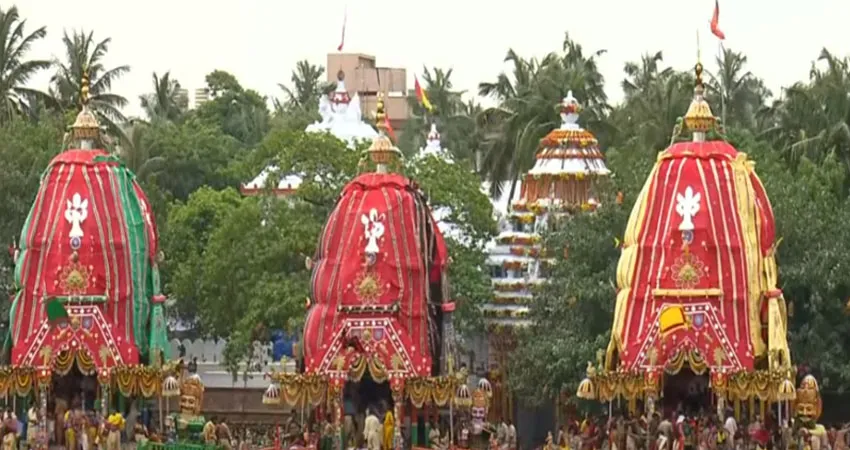 ରଥରେ ବିରାଜିଲେ ଚତୁର୍ଦ୍ଧାମୂର୍ତ୍ତି, ଭାଇ-ଭଉଣୀଙ୍କୁ ସାଥୀରେ ଧରି ଶ୍ରୀମନ୍ଦିର ଅଭିମୁଖେ ବାହୁଡ଼ିବେ କାଳିଆ ଠାକୁର…