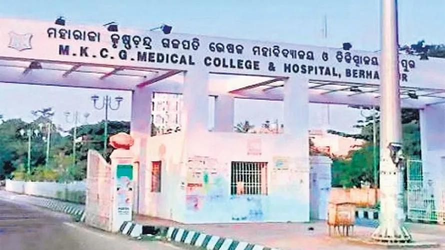 MKCG ମେଡିକାଲ ପରିସର ନର୍ସିଂ ଛାତ୍ରାବାସରେ ଅଗ୍ନିକାଣ୍ଡ: ଅଳ୍ପକେ ବର୍ତ୍ତିଲେ ଛାତ୍ର