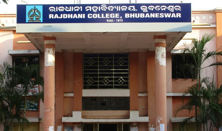 ରଣକ୍ଷେତ୍ର ପାଲଟିଲା କଲେଜ କ୍ୟାମ୍ପସ, ରାଜଧାନୀ କଲେଜରେ ଦୁଇ ଛାତ୍ରଗୋଷ୍ଠୀ ମଧ୍ୟରେ ଗଣ୍ଡଗୋଳ