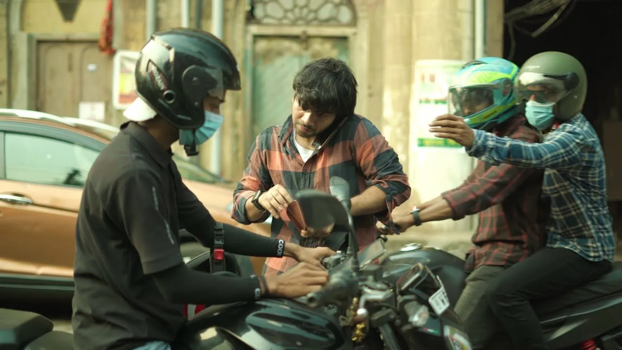 Cyber Awareness Viral Video: ସାବଧାନ! ଅଜଣା ବ୍ୟକ୍ତିଙ୍କୁ କଲ୍ କରିବାକୁ ଫୋନ୍ ଦେଉଛନ୍ତି କି? ମିନିଟକରେ ଆକାଉଣ୍ଟରୁ ଖାଲି ହୋଉଛି ଲକ୍ଷ ଲକ୍ଷ ଟଙ୍କା