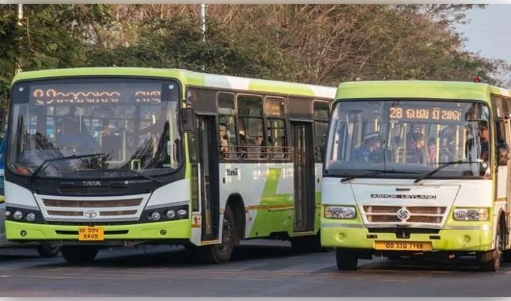 ୪ ଦଫା ଦାବିକୁ ନେଇ ପାତ୍ରପଡା 'ଆମବସ' ଡିପୋରେ କର୍ମଚାରୀଙ୍କ ଆନ୍ଦୋଳନ, ୪୫ଟି ରୁଟରେ ଚାଲୁନି ବସ୍