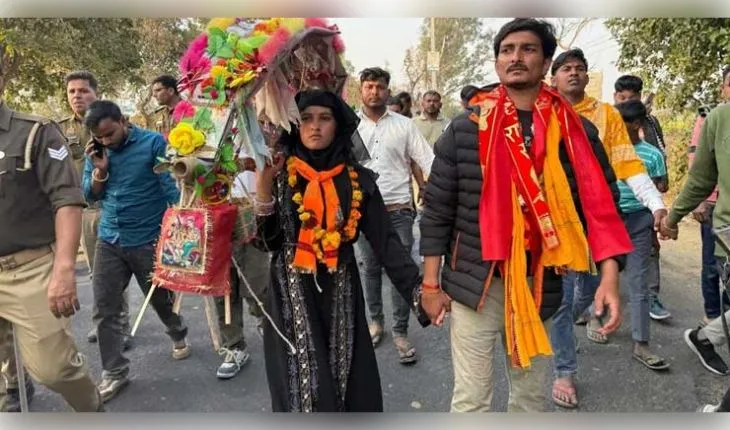 ବୁର୍ଖା ପିନ୍ଧି କାଉଡ଼ି ଯାତ୍ରା: ତମନ୍ନା ମଲ୍ଲିକ ସାଜିଲେ ତୁଳସୀ, ସ୍ୱାମୀ ଅମନ ତ୍ୟାଗୀଙ୍କ ସହ ଜଳାଭିଷେକ ପାଇଁ ପଦଯାତ୍ରା