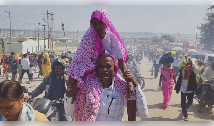 ମହାଶିବରାତ୍ରୀରେ ଅପୂର୍ବ ଦୃଶ୍ୟ: ୧୦୦ ବର୍ଷର ମା’ଙ୍କୁ କାନ୍ଧରେ ବୋହି ସଙ୍ଗମ ସ୍ନାନ କରାଇଲେ ‘କଳିଯୁଗର ଶ୍ରବଣ କୁମାର’