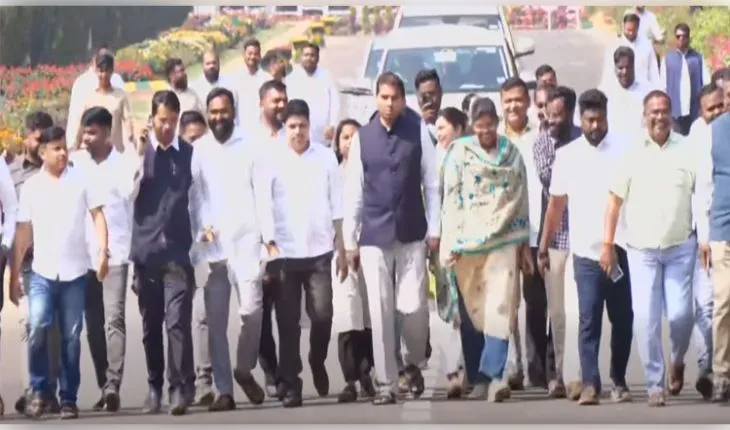 ରାଜ୍ୟର ୧୩ଟି ବିଶ୍ବବିଦ୍ୟାଳୟରେ ନାହାନ୍ତି କୁଳପତି, ସମସ୍ୟା ନେଇ ରାଜ୍ୟପାଳଙ୍କୁ ଭେଟିଲା ଯୁବ ଓ ଛାତ୍ର ବିଜେଡି