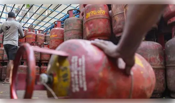 ନୂଆ LPG ନିୟମ: PNG ଗ୍ରାହକଙ୍କୁ ସରେଣ୍ଡର କରିବାକୁ ପଡ଼ିବ ସିଲିଣ୍ଡର, ଲାଗୁ ହେଲା 'ଗୋଟିଏ ଘର, ଗୋଟିଏ କନେକ୍ସନ୍' ନୀତି