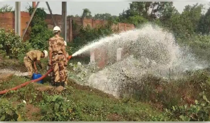 ପାରାଦ୍ଵୀପ ବନ୍ଦରର ନିଷିଦ୍ଧାଞ୍ଚଳରେ ଫାଟିଲା ପେଟ୍ରୋଲ ପାଇପ୍, ବୋହିଗଲା ଲକ୍ଷାଧିକ ଲିଟର ପେଟ୍ରୋଲ