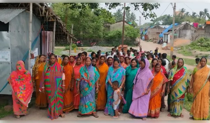 ବାପ-ପୁଅଙ୍କ ମିଥ୍ୟା ଅଭିଯୋଗକୁ ଖଣ୍ଡନ କଲେ ଗ୍ରାମବାସୀ: ନ୍ୟାୟ ନମିଳିଲେ ସାମୂହିକ ଆତ୍ମହତ୍ୟା ଚେତାବନୀ