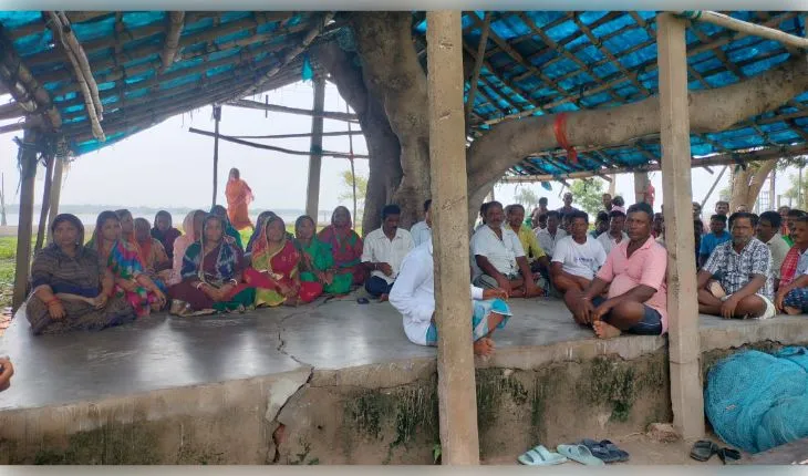 krushnaprasad-villagers-protest-false-allegations-father-son-duo-warn-mass-suicide2