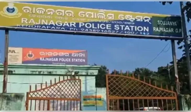 ଯୁବକଙ୍କୁ ଅବକାରୀ ବିଭାଗର ଥାର୍ଡ ଡିଗ୍ରୀ ଘଟଣା: ଦୁଇ ଅଧିକାରୀଙ୍କୁ ନିଲମ୍ବିତ କଲେ କମିଶନର