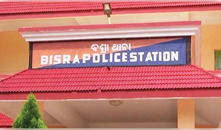 ସୁନ୍ଦରଗଡ଼ରେ ବର୍ବରତା: ଶୋଇଥିବାବେଳେ ଯୁବତୀଙ୍କ ଉପରେ ପେଟ୍ରୋଲ ଢାଳି ନିଆଁ ଲଗାଇଦେଲା ପ୍ରେମିକ 