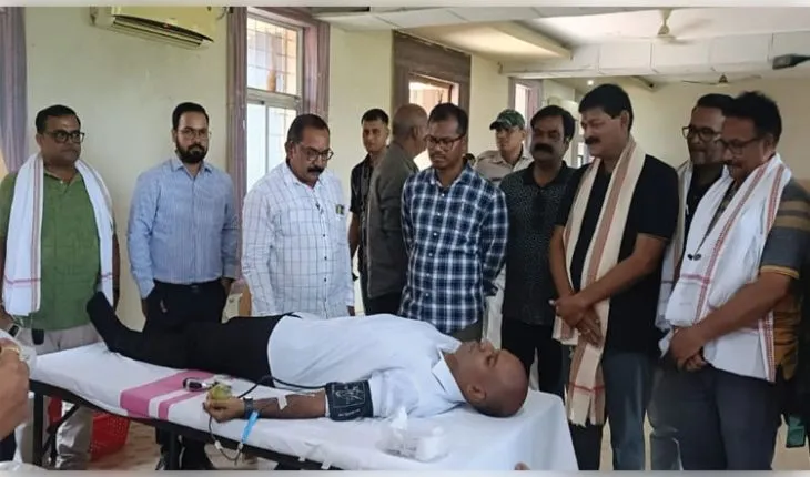 ସାମ୍ବାଦିକ ସ୍ୱର୍ଗତଃ ଅମରେନ୍ଦ୍ରଲାଲଙ୍କ ସ୍ମୃତିରେ ରକ୍ତଦାନ ଶିବିର ଅନୁଷ୍ଠିତ, ୫୪ ୟୁନିଟ୍ ରକ୍ତ ସଂଗୃହୀତ