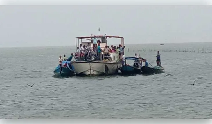ଯାନ୍ତ୍ରିକ ତ୍ରୁଟି ଯୋଗୁଁ ଚିଲିକା ମଝିରେ ଫସିଲା ଯାତ୍ରୀବାହୀ ଲଞ୍ଚ, ୫୦ରୁ ଉର୍ଦ୍ଧ୍ୱ ଯାତ୍ରୀ ସୁରକ୍ଷିତ ଉଦ୍ଧାର