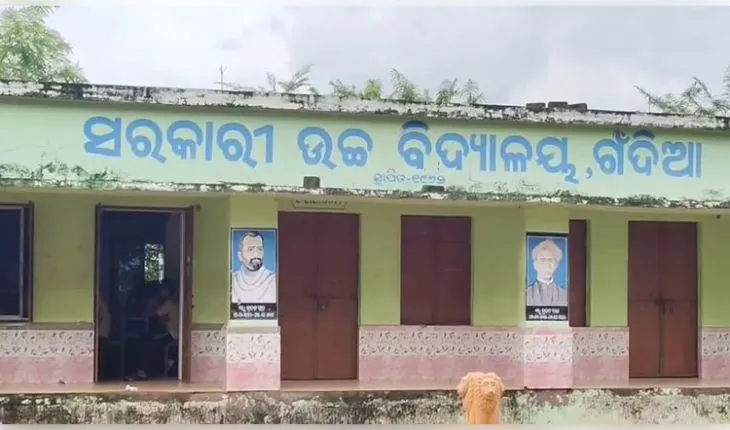 ଶ୍ରେଣୀ ଗୃହରେ ଅତ୍ୟଧିକ ଭିଡ଼ ଯୋଗୁଁ ଅଣନିଃଶ୍ୱାସୀ ହୋଇ ୬ ଛାତ୍ରୀ ଅସୁସ୍ଥ, ଡାକ୍ତରଖାନାରେ ଭର୍ତ୍ତି 