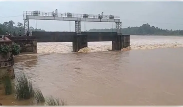 ଉତ୍ତର ଓଡ଼ିଶାରେ ଘନଉଛି ବନ୍ୟା ବିପଦ: ଫୁଲୁଛି ନଦୀ, ଲଗାଣ ବର୍ଷାରେ ଜଳମଗ୍ନ ଅନେକ ଅଞ୍ଚଳ