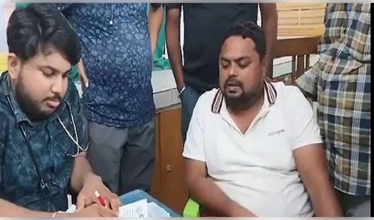 ବନ୍ୟାଞ୍ଚଳ ପରିଦର୍ଶନ ବେଳେ ପୂର୍ବତନ ବିଧାୟକ ଅଂଶୁମାନ ମହାନ୍ତିଙ୍କୁ କାମୁଡ଼ିଲା ସାପ 