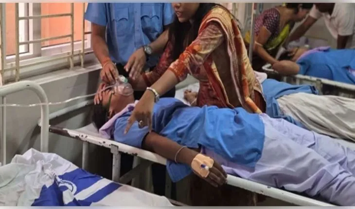 ଦେବଗଡ଼ରେ ମଧ୍ୟାହ୍ନ ଭୋଜନ ଖାଇ ୪ ଛାତ୍ରୀ ଗୁରୁତର, ଜିଲ୍ଲା ମୁଖ୍ୟ ଚିକିତ୍ସାଳୟରେ ଭର୍ତ୍ତି