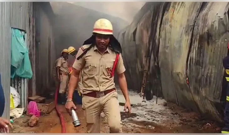 ପାତ୍ରପଡାରେ ଥିବା ସୂତା ଫ୍ୟାକ୍ଟ୍ରିରେ ଭୟାବହ ଅଗ୍ନିକାଣ୍ଡ, ଲକ୍ଷାଧିକ ଟଙ୍କାର ସମ୍ପତ୍ତି ନଷ୍ଟ