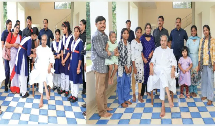 ରକ୍ଷା ବନ୍ଧନ ଅବସରରେ ନବୀନଙ୍କ ହାତରେ ରାକ୍ଷୀ ବାନ୍ଧିଲେ କୁନି କୁନି ଝିଅ ଏବଂ ବିଭିନ୍ନ ଅନୁଷ୍ଠାନର ସଭ୍ୟ