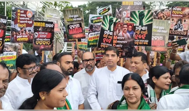 MMDR ସଂଶୋଧନ ବିରୋଧରେ ରାୟଗଡରେ ବିଜେଡିର ବିଶାଳ ବିକ୍ଷୋଭ, ଜିଲ୍ଲାପାଳଙ୍କ ଜରିଆରେ ରାଷ୍ଟ୍ରପତିଙ୍କୁ ସ୍ମାରକପତ୍ର ପ୍ରଦାନ