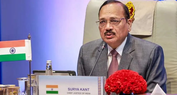 'ଜଣେ ମାଜିଷ୍ଟ୍ରେଟ୍ ଏପରି ସାହସ କିପରି କଲେ?': ଗ୍ରେଟର ନୋଏଡା ଛାତ୍ରଙ୍କୁ ନୋଟିସ୍ ପ୍ରସଙ୍ଗରେ ବର୍ଷିଲେ ସୁପ୍ରିମକୋର୍ଟ ପ୍ରଧାନ ବିଚାରପତି ସୂର୍ଯ୍ୟକାନ୍ତ