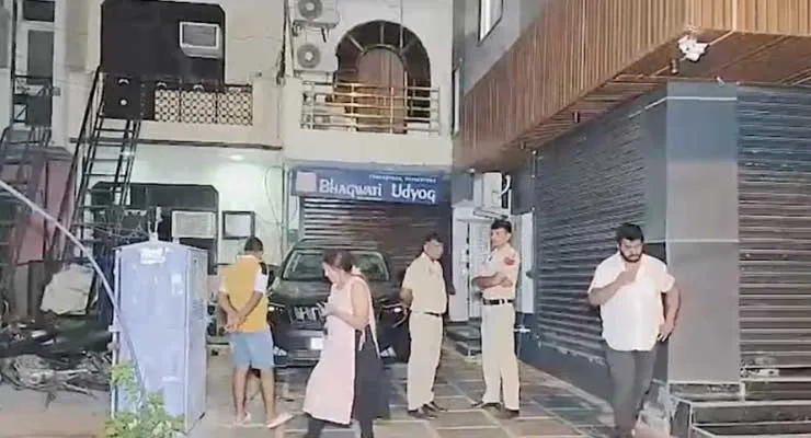 ୮୦ ଲକ୍ଷ ଟଙ୍କାର ସୁନା ଲୋଭରେ ସମ୍ପର୍କରେ ଲାଗିଲା ରକ୍ତର ଛିଟା, ପ୍ରେମିକ ସହ ମିଶି ମଉସାଙ୍କୁ ହତ୍ୟା କଲା ଝିଆରୀ