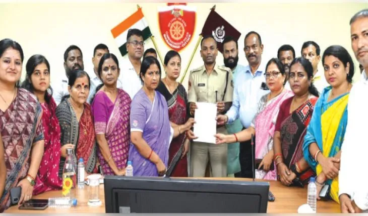 ଭୁବନେଶ୍ୱରରେ ଯୁବତୀଙ୍କୁ ଦୁଷ୍କର୍ମ ଘଟଣା: ଡିସିପିଙ୍କୁ ଭେଟି ଅଭିଯୁକ୍ତଙ୍କୁ ଗିରଫ ଓ କଠୋର କାର୍ଯ୍ୟାନୁଷ୍ଠାନ ଦାବି କଲା ବିଜେଡି ପ୍ରତିନିଧିମଣ୍ଡଳ